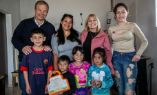 Cascallares recorrió Barrio Lindo y visitó a las familias en su nueva vivienda